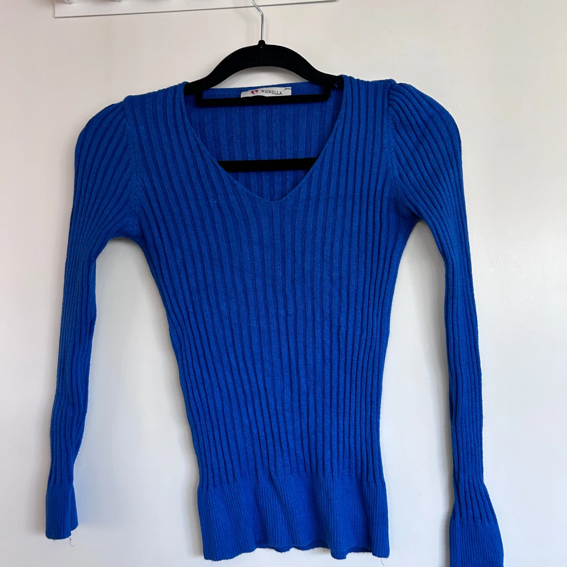 Blå ribbad tröja från Wienella