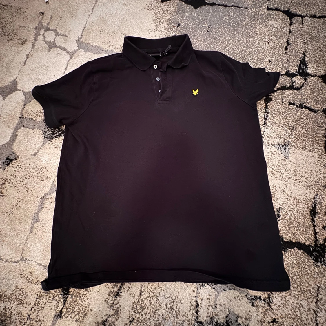 Svart pikétröja från Lyle & Scott - 1