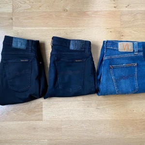 Nudie Jeans Bulk - Säljer en nudie jeans bulk för dig som vill ta resellingen till nästa nivå🤩Säljer bulken för 800kr vilket betyder att varje jeans endast kostar ca 250kr💯💰Alla jeans sitter slim, de är i bra skick och det är endast normala storlekar🤩👍Vid frågor och funderingar är det bara att skriva📱✉️