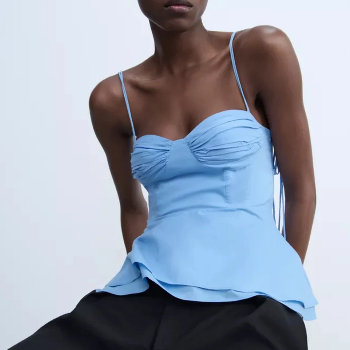 Ljusblå volangtopp med smala axelband från zara - 1