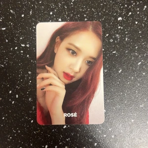 ROSÉ BlackPink  - Säljer photocard av Rosé från BlackPink från albumet ”square up”. Säljer mycket fler andra photocards! <3