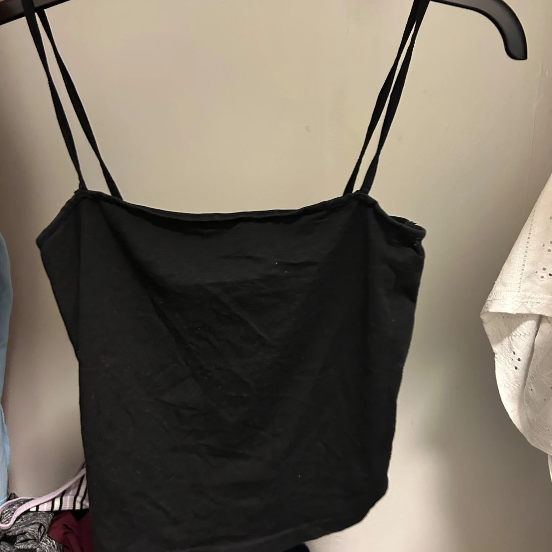 Svart croppad linnetopp