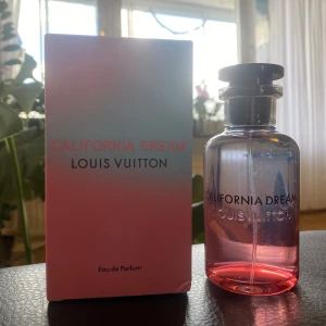 California dream LV - Säljer california dream Louis Vuitton. Den är väldigt fin doft för sommaren. Den är 100ml helt full. Har även 30ml flaskor.