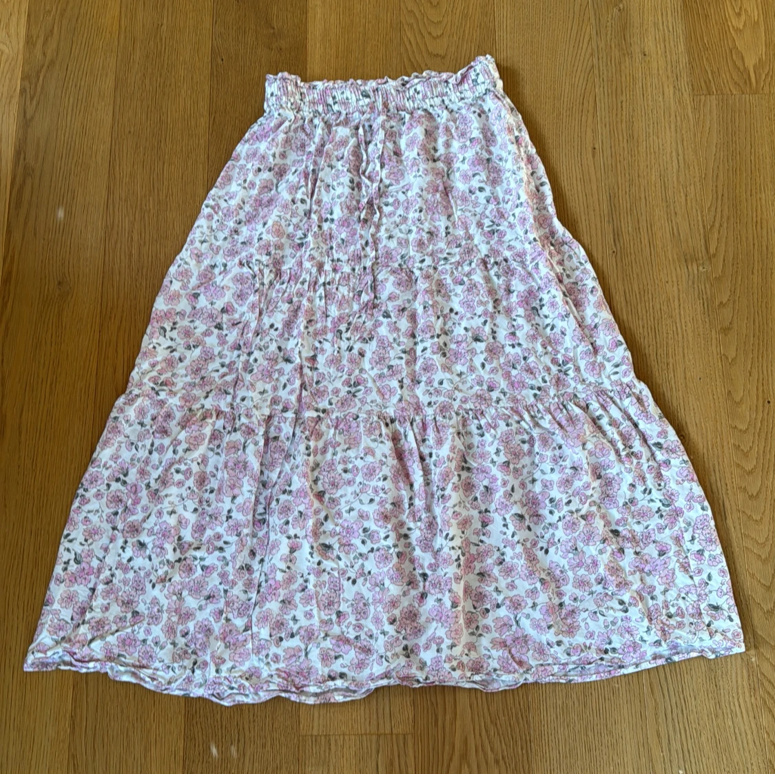 Blommig långkjol från AWARE - 2