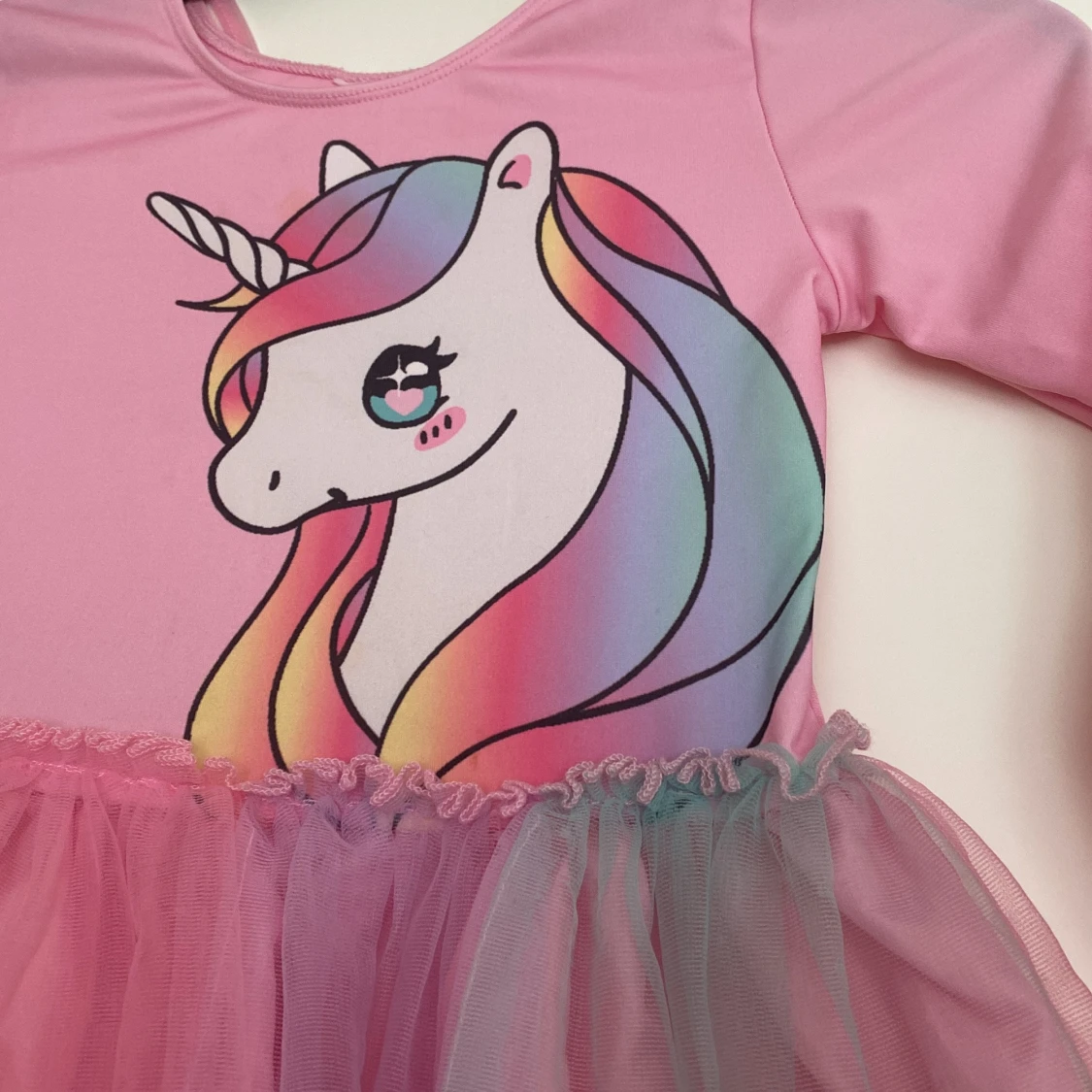 Rosa enhörningsklänning med tyllkjol och vingar - 1