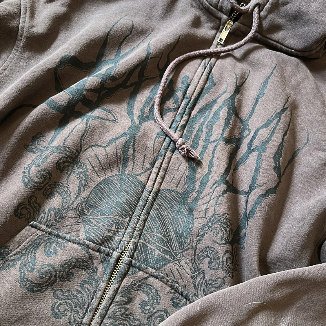 Brun hoodie med tryck från Divided by H&M - 1