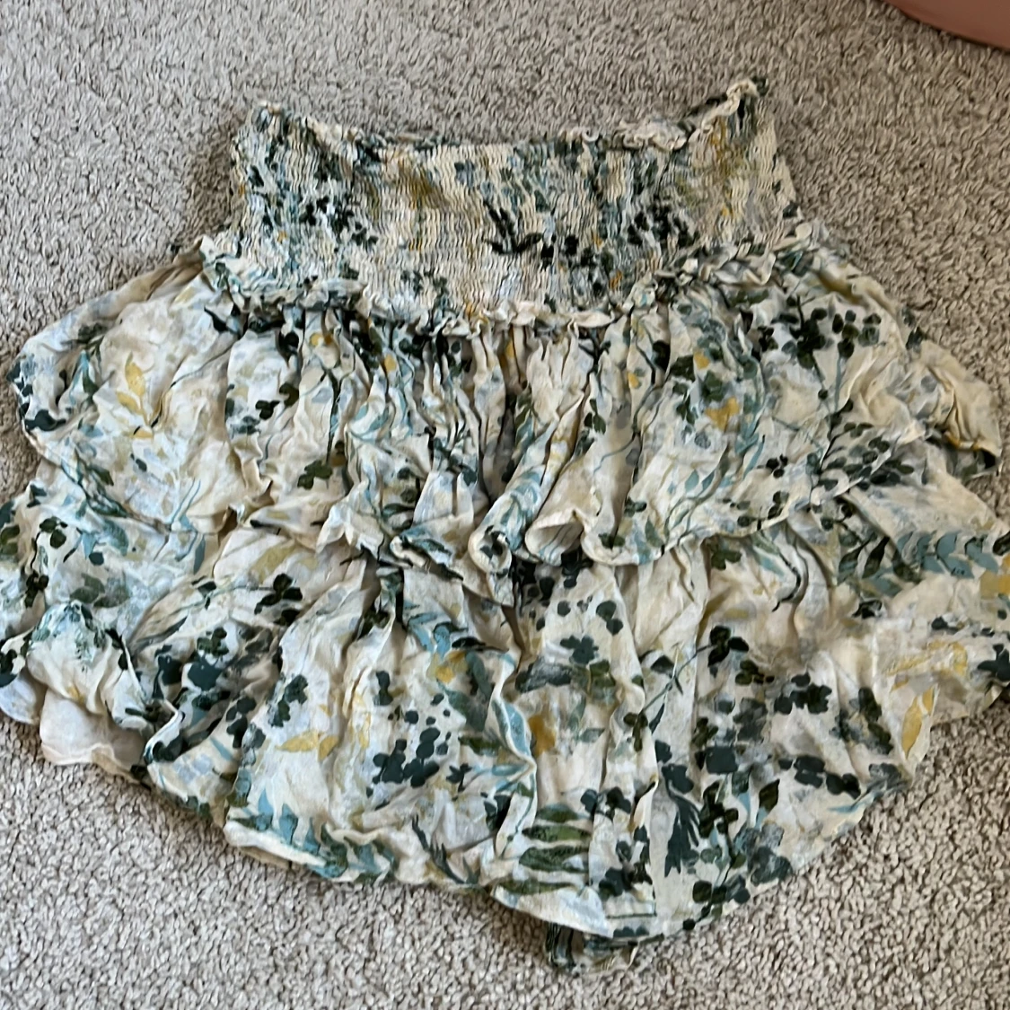 Blommig volangkjol med smock