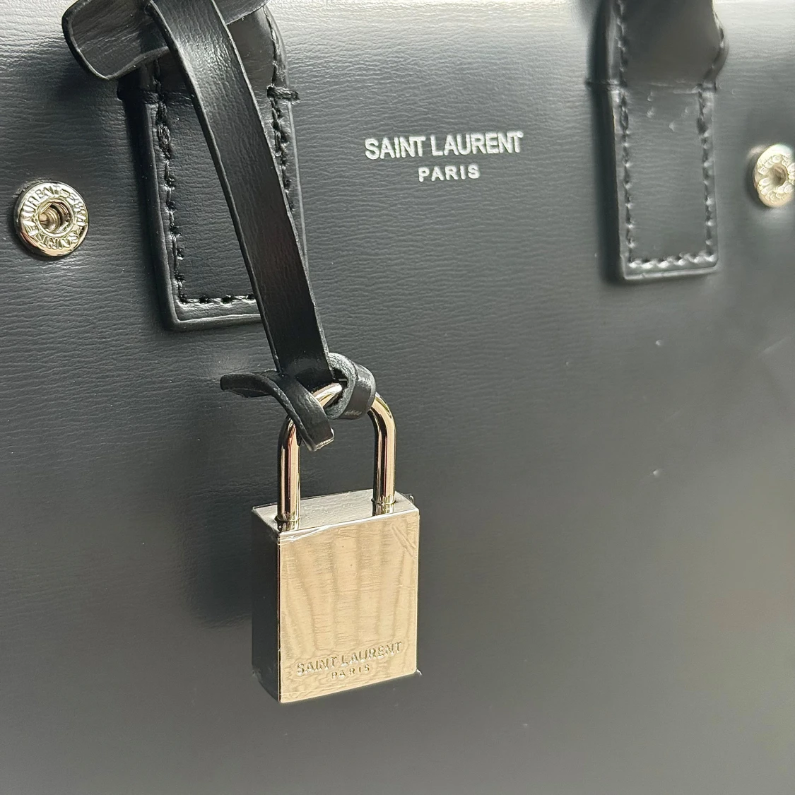 YSL Svart handväska från Saint Laurent - 2