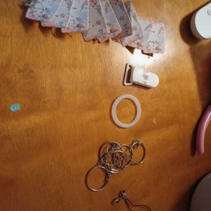 Pyssel - Ett kit med jätte mycket pyssel.