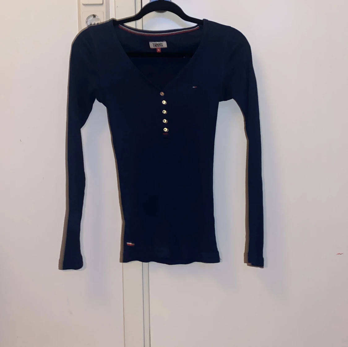 Mörkblå långärmad topp från Tommy Jeans