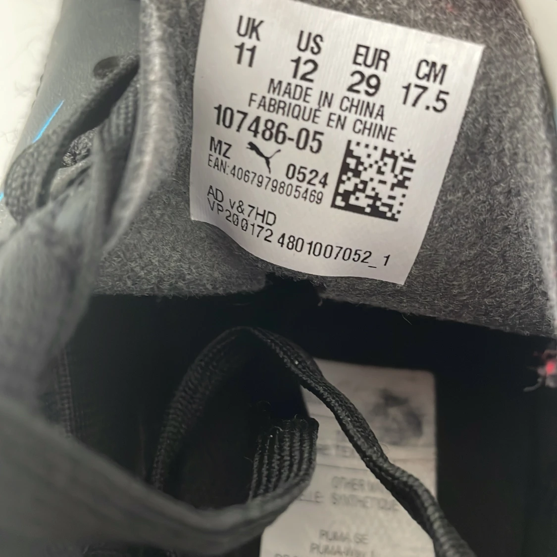 Svarta fotbollsskor från Puma med blå detaljer - 3