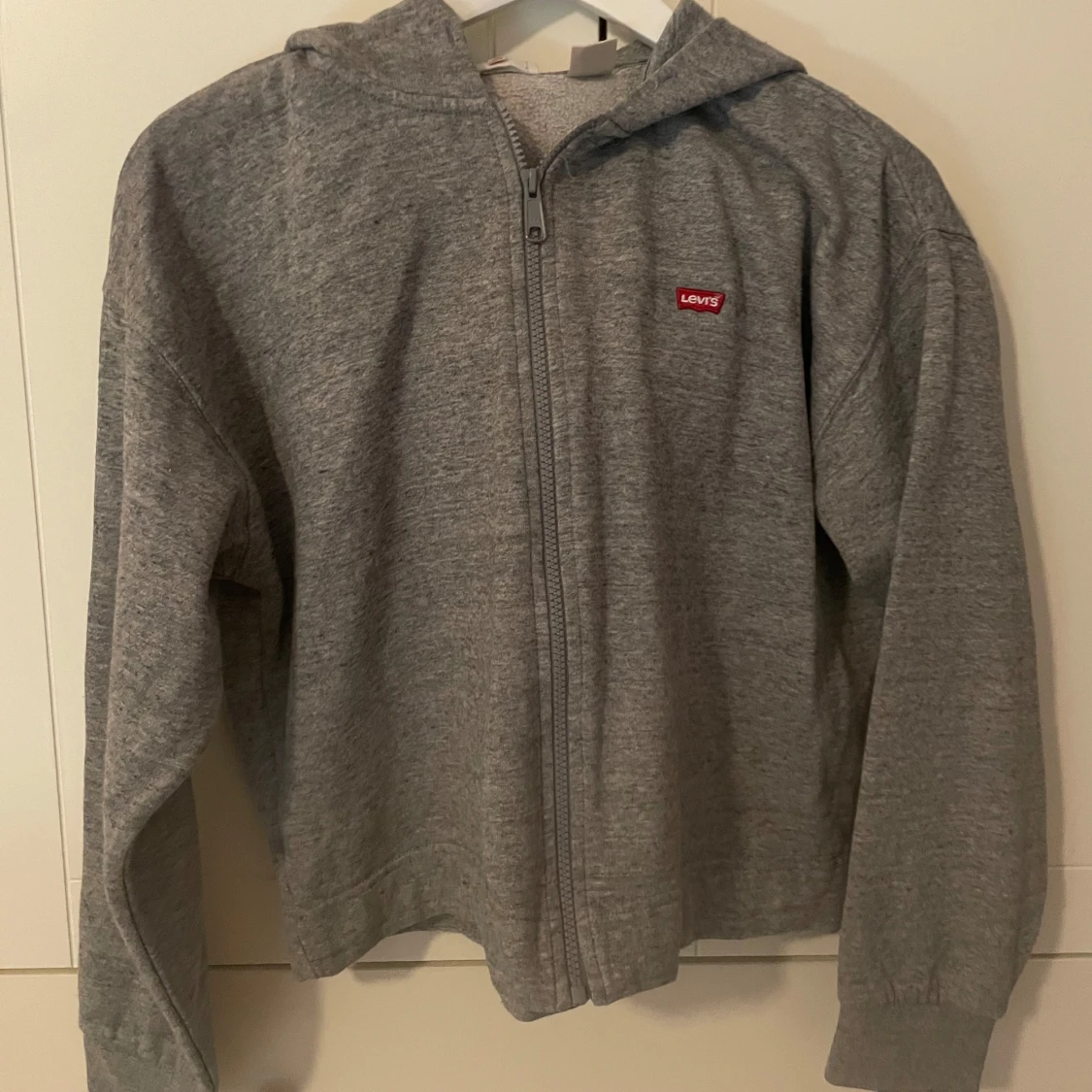 Grå zip hoodie från Levi's