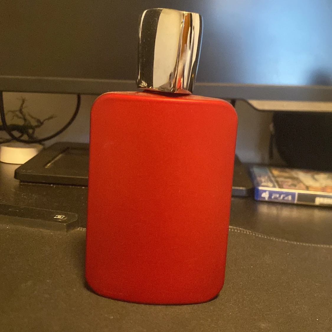 Parfym Parfums de Marly Paris röd flaska - 1