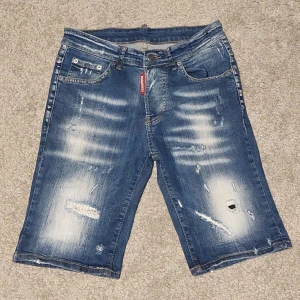 Dsquared2 Shorts  - Snygga blå jeansshorts från Dsquared2 