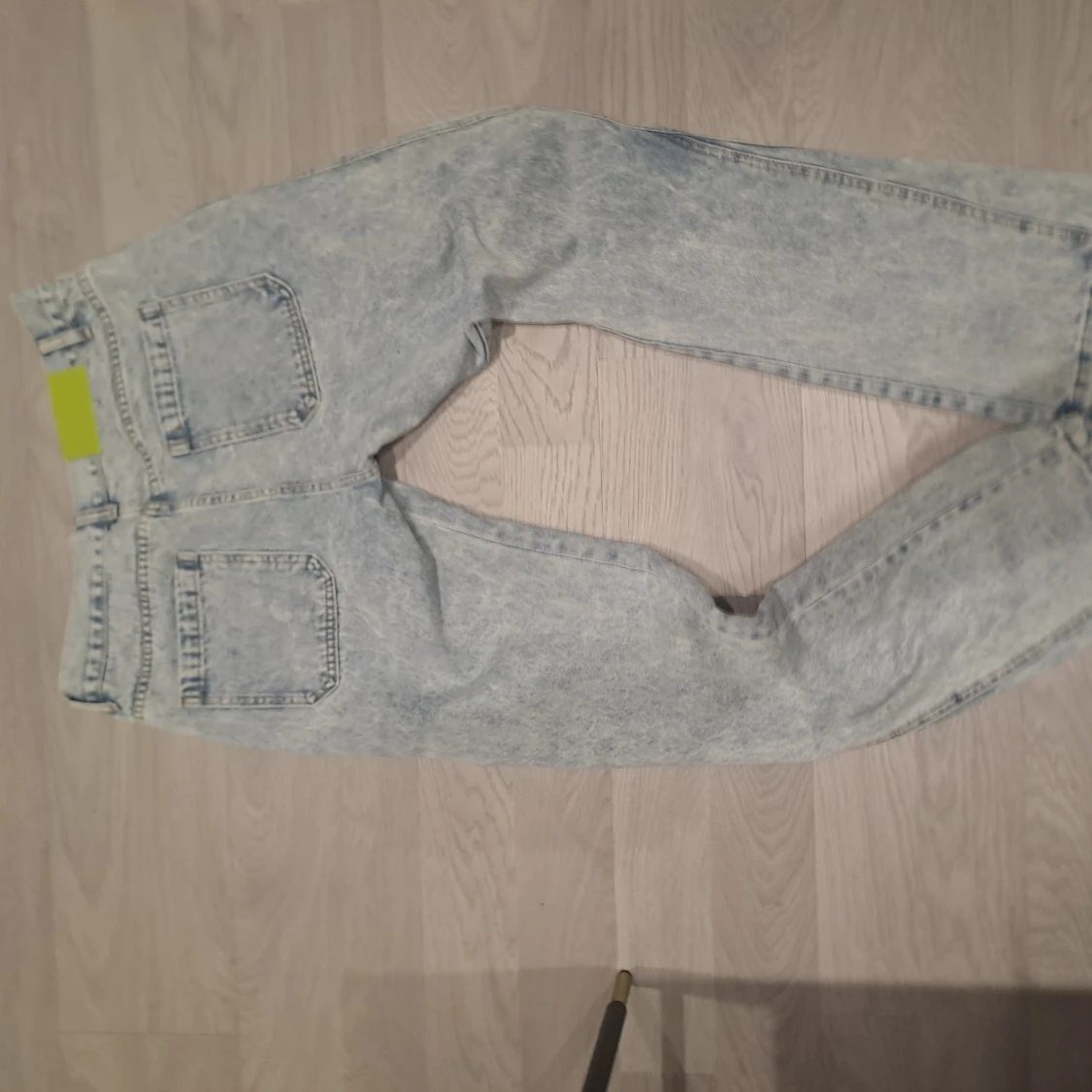 Ljusblå slitna jeans från Sumwon - 1