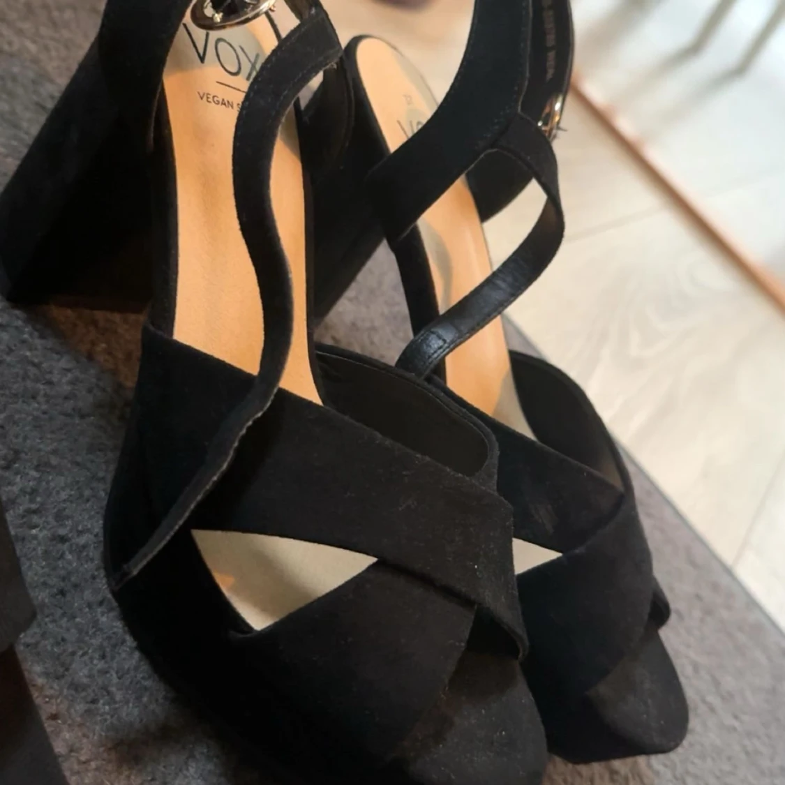 Svarta klackskor - 3