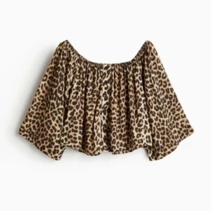 Leopard blus - Supersnygg off the shoulder blus i leopard från H&M! Helt ny med lappar. 