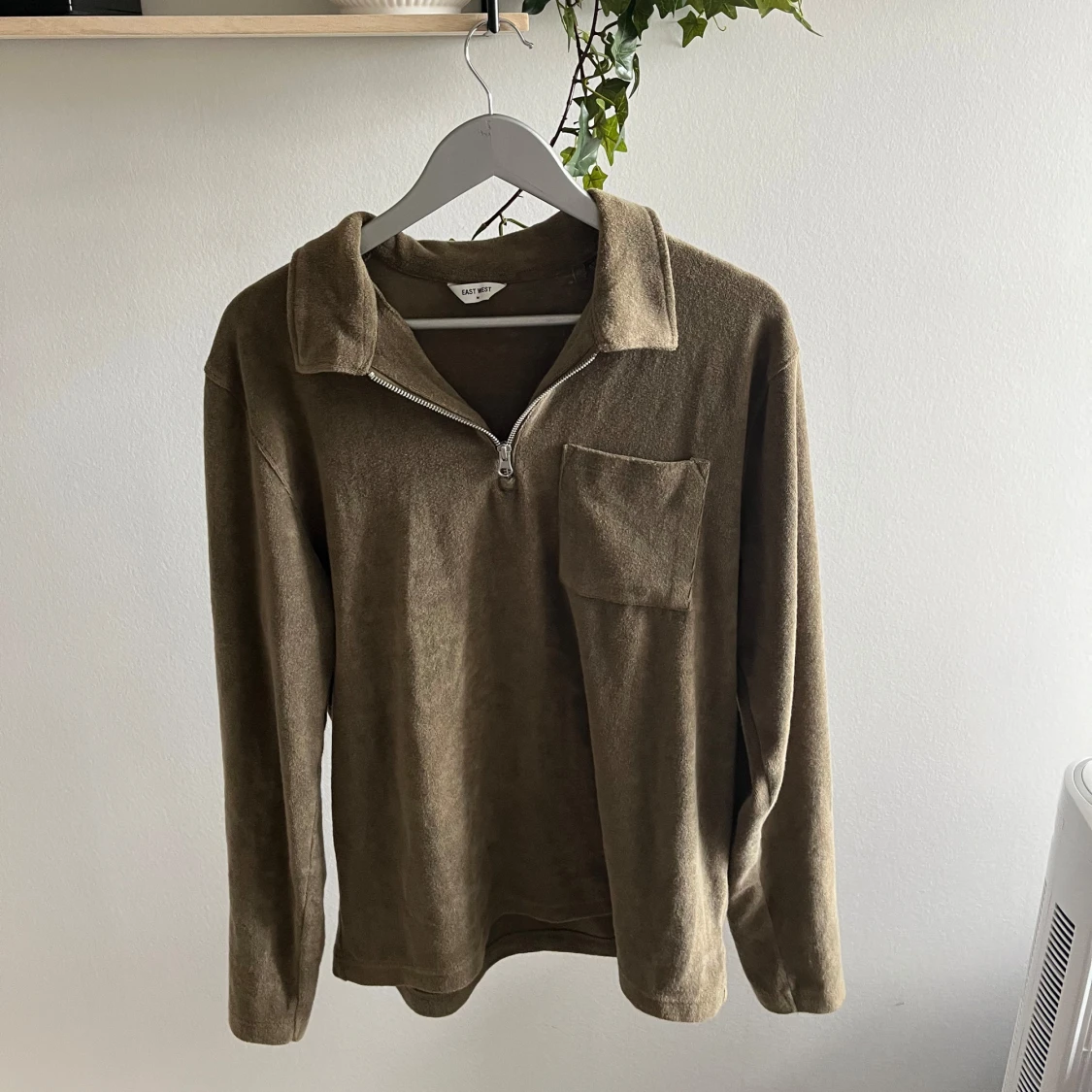 Olivgrön half zip tröja från East West, storlek M - 1