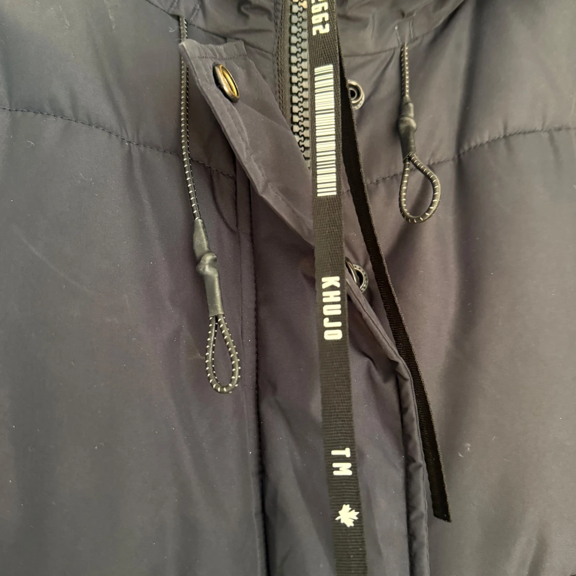 Svart pufferjacka från Khujo - 2