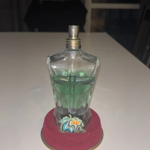 Jean Paul Gaultier Le Beau Paradise Garden 125ml - JPG Le Beau Paradise Garden 125mk flaska men har använt de lite ungefär 100ml kvar.