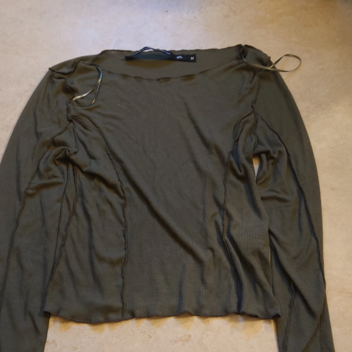 Olivgrön ribbad långärmad tröja från lager 157