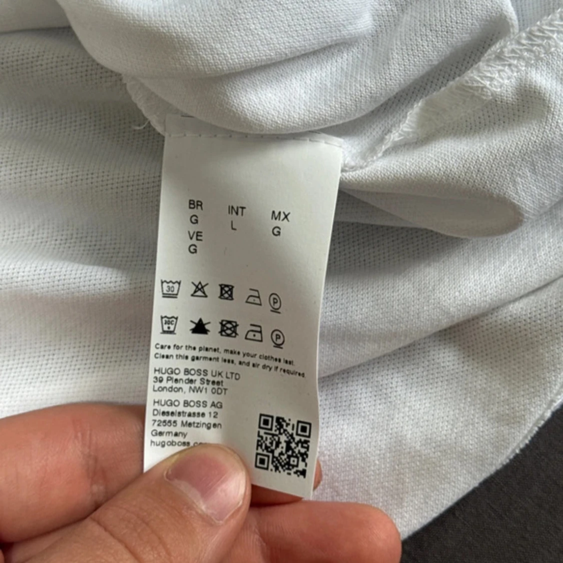 Vit pikétröja från BOSS med svarta detaljer - 4