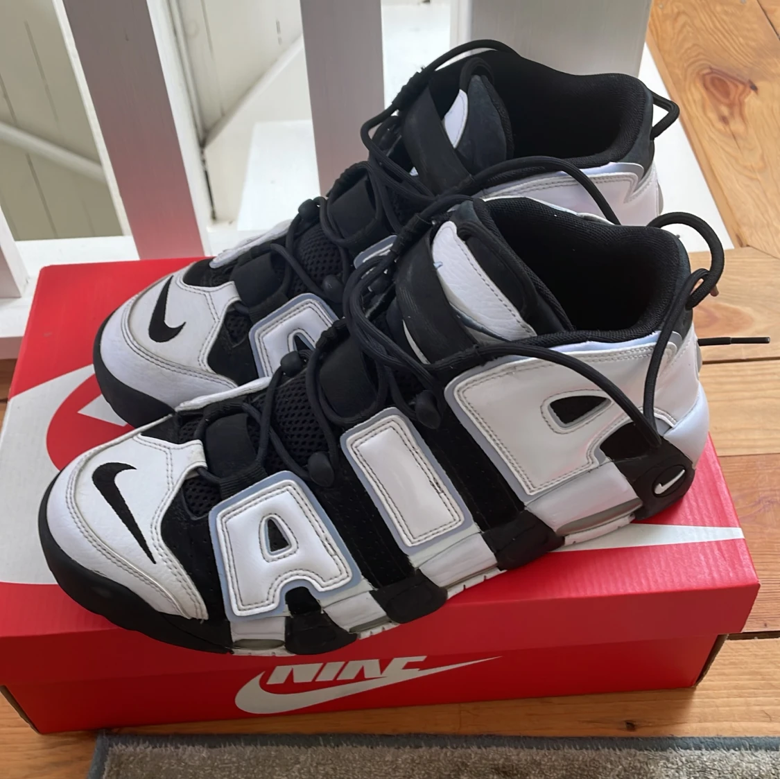 Nike Air More Uptempo svart/vit 44,5