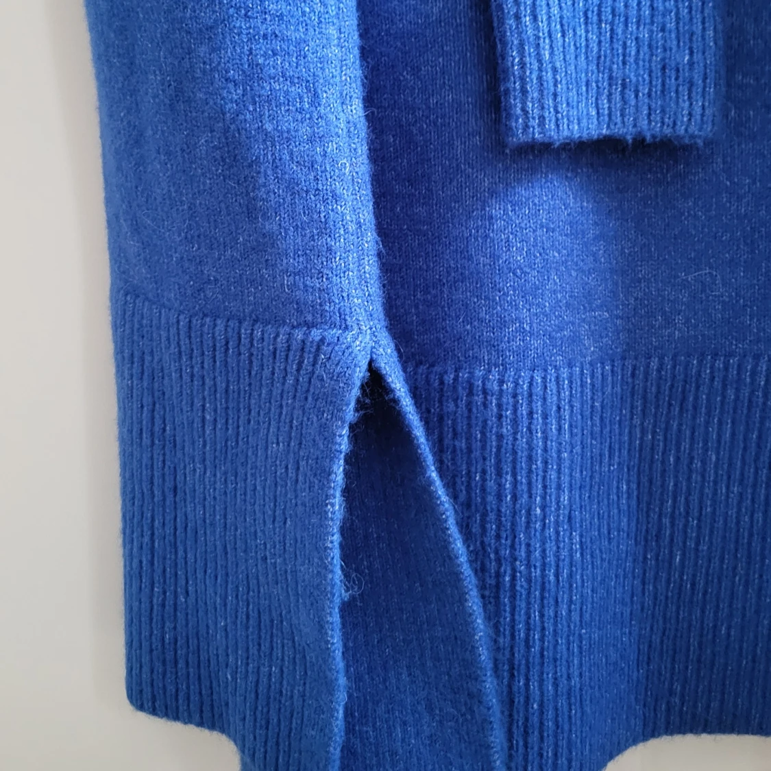 Blå stickad polotröja från Indiska - 4