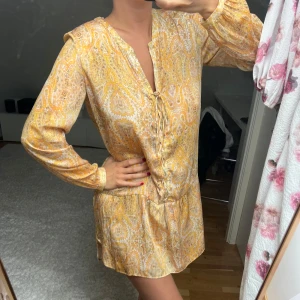 Gul miniklänning zara - Fint skick