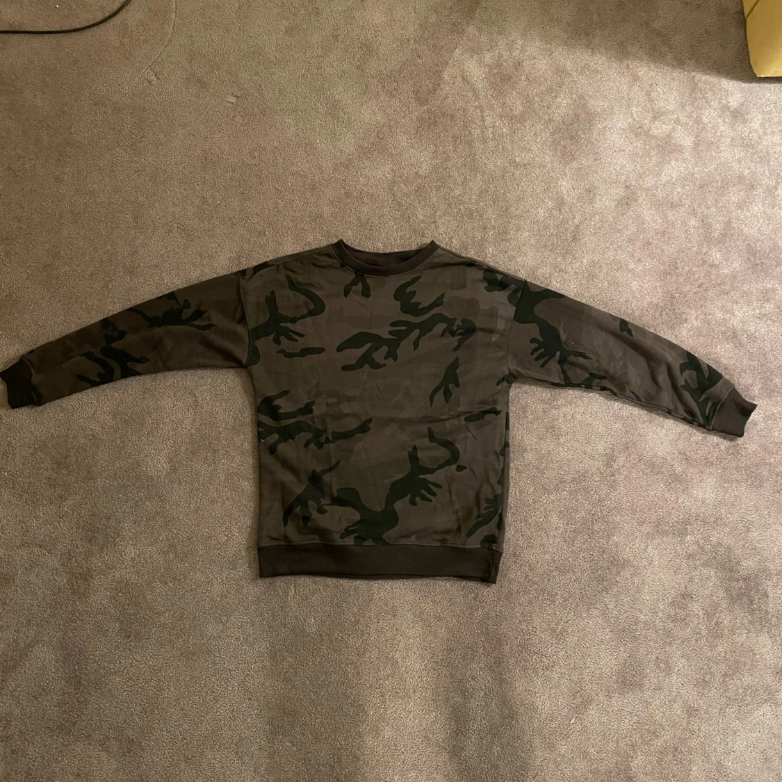Grön camo crewneck sweatshirt