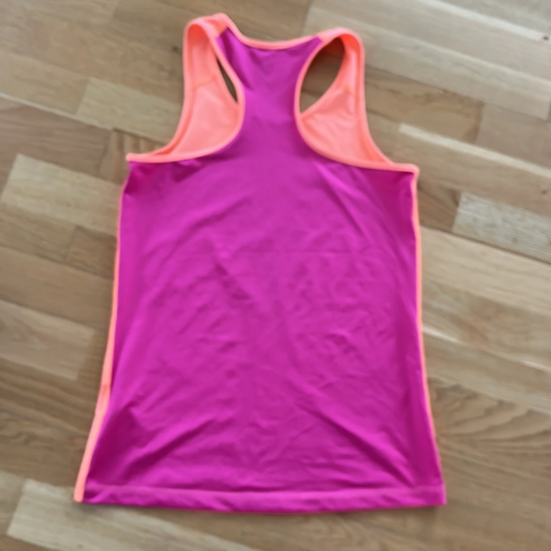 Nike Pro linne  - 1