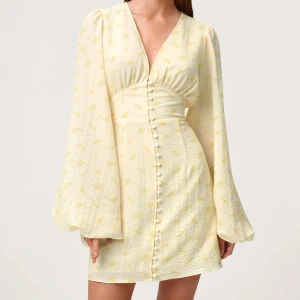 SÖKER AKUT  - Söker efter denna i storlek 34!!!!🥹🥹🥹