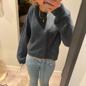 Stickad tröja - Jättefin stickad tröja med lite mönster💞