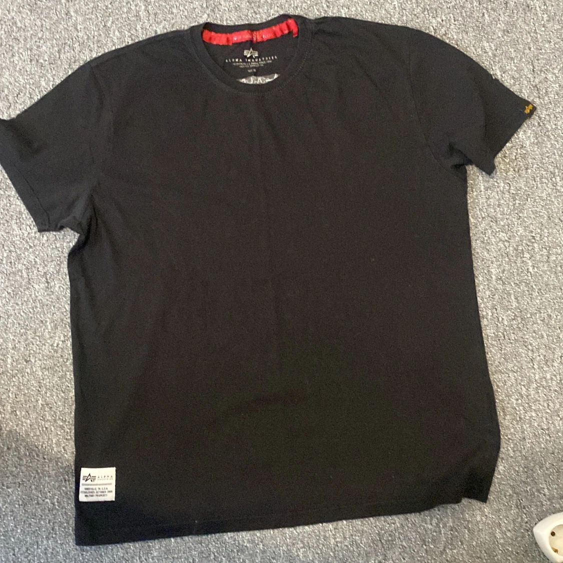 Svart Alpha Industries t-shirt med tryck - 1