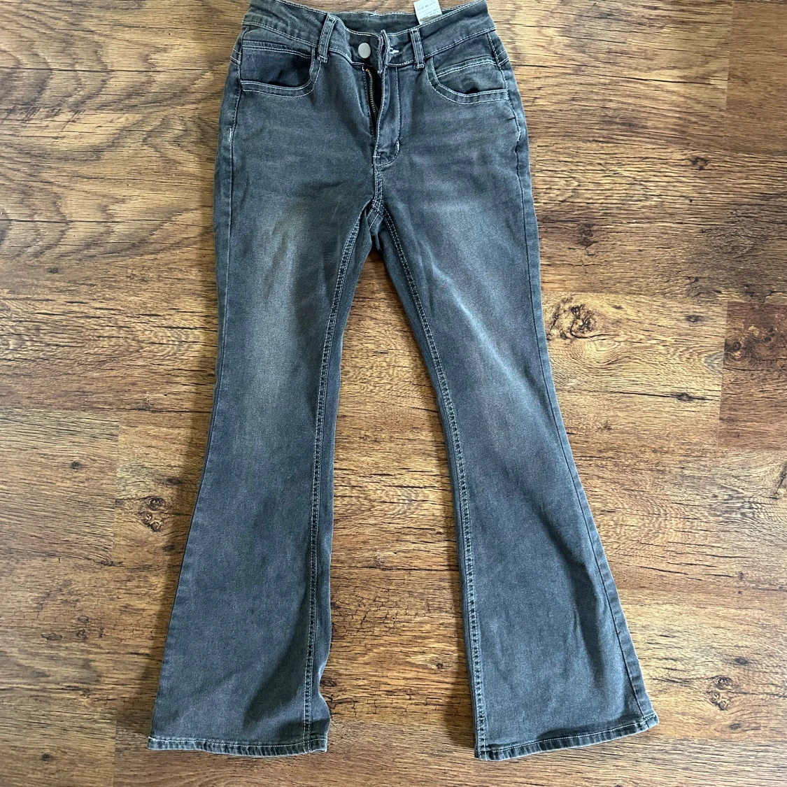 Grå bootcut jeans från SHEIN XS