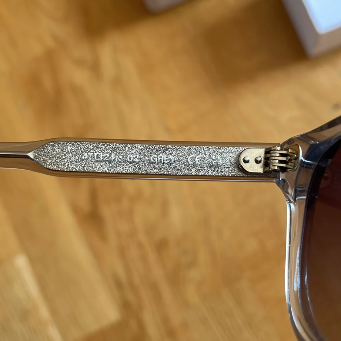 Grå transparenta solglasögon från CHIMI - 3