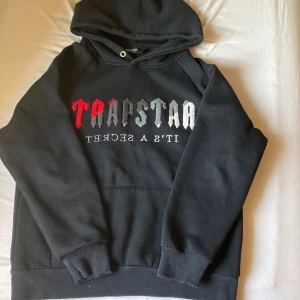 Trapstar tracksuit - Hoodin är storlek s och byxors storlek m