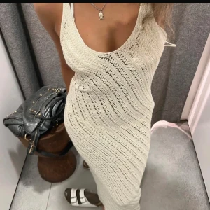 Stickad klänning - Super fin stickad klänning från mango som jag köpt i Cannes. 