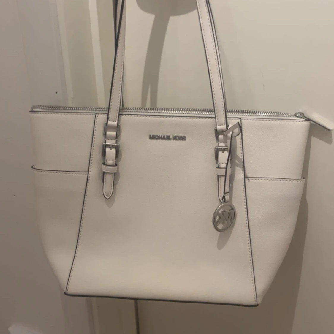 Vit handväska från Michael Kors