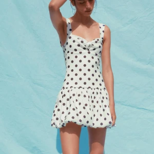 Helt ny Zara klänning - Supersöt vit kortklänning från Zara helt nu och helt slutsåld