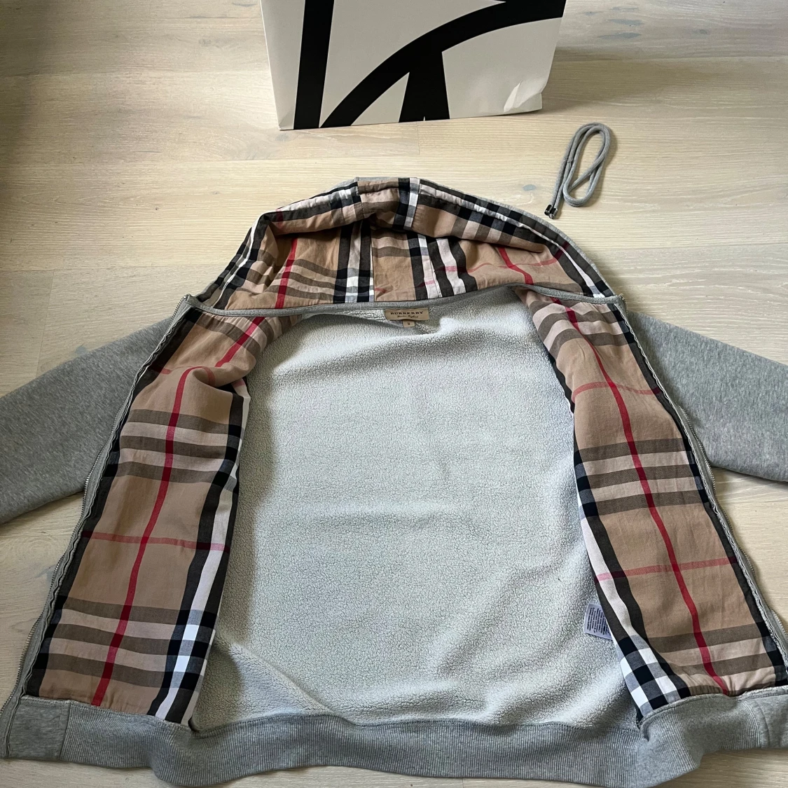 Grå Burberry hoodie med dragkedja - 1