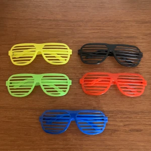 Glasögon Shutter Shades - 5 par Shutter Shades glasögon av plast. Säljer endast tillsammans. 