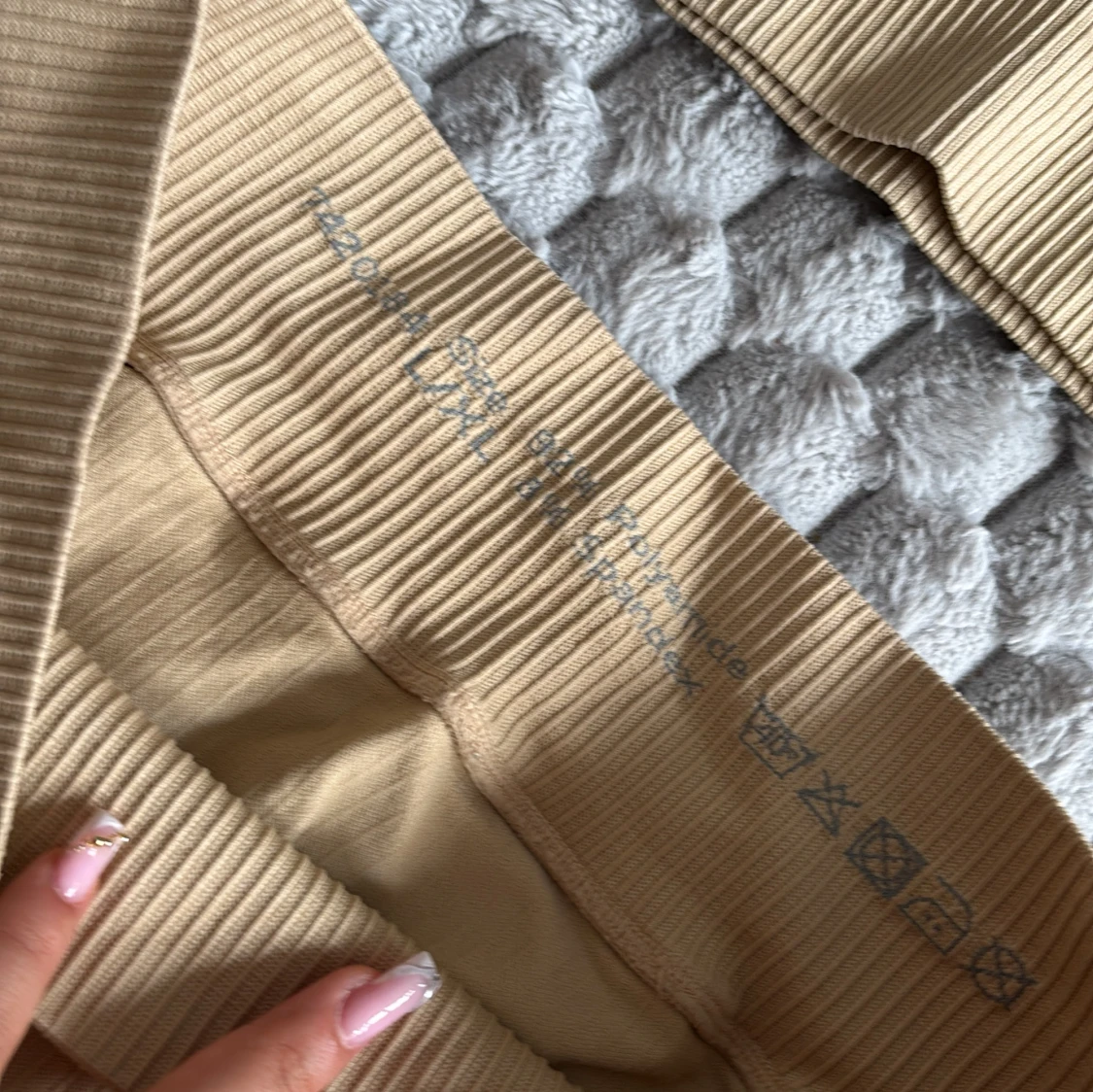 Beige ribbat sett  från Stronger - 2