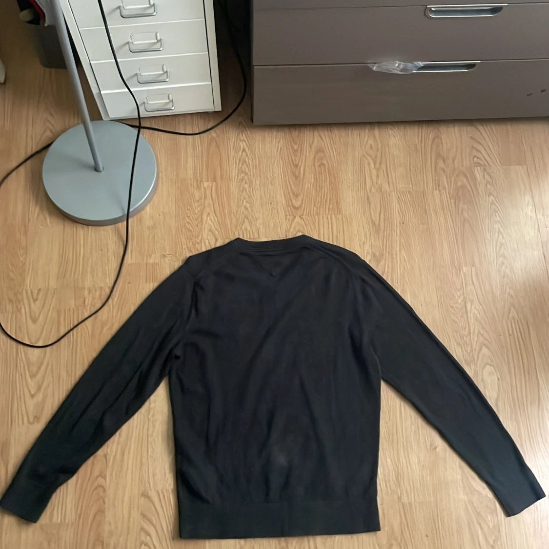 Svart v-ringad tröja Tommy Hilfiger S - 1