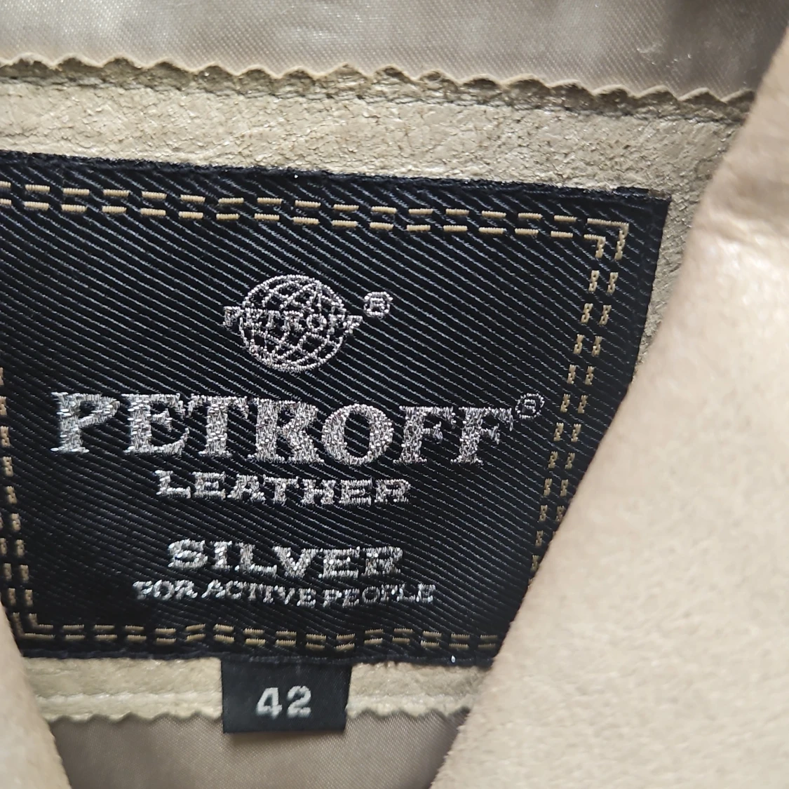 Beige skinnrock från Petroff, stl 42 - 1