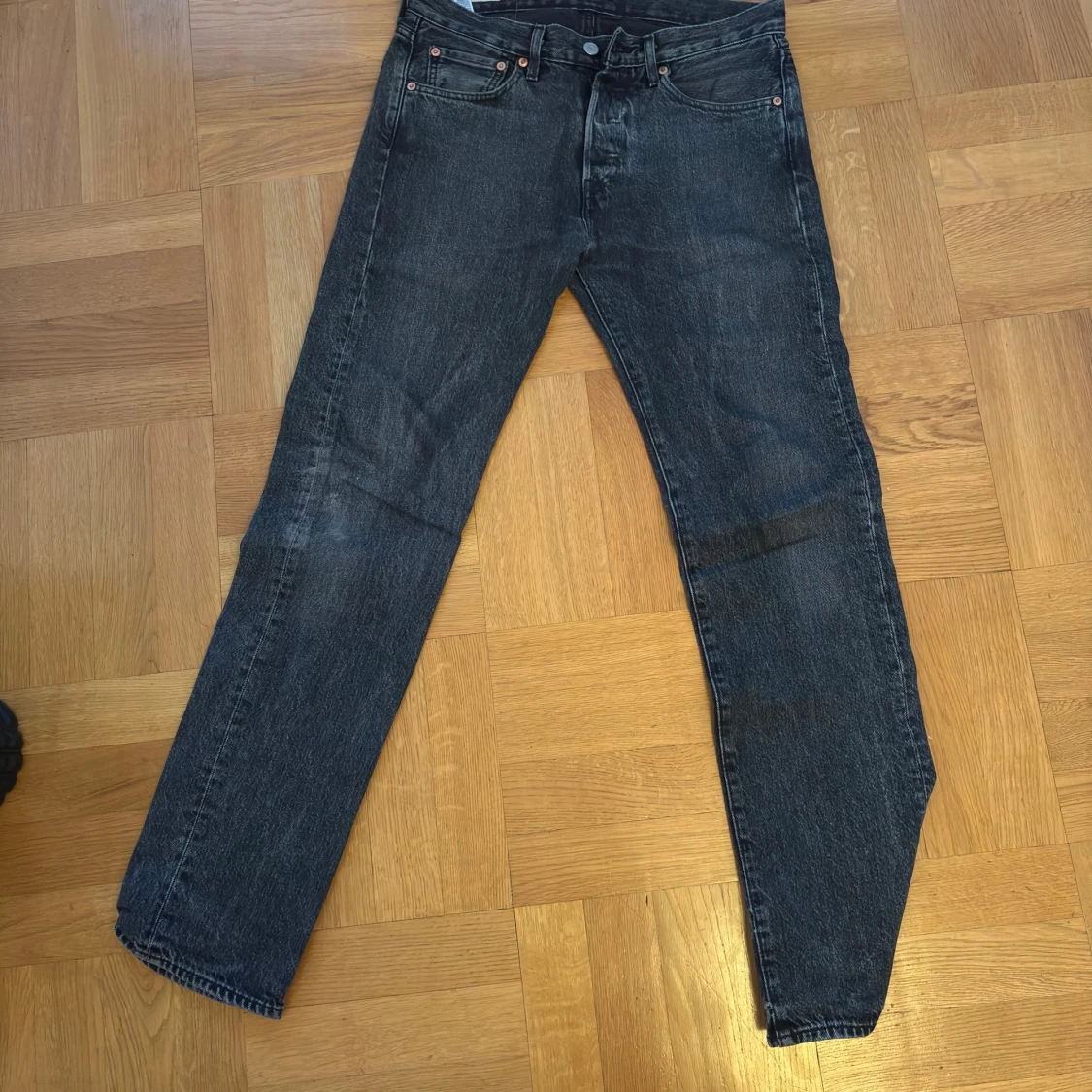 Levi's 501 gråa jeans W28 L32 - 1