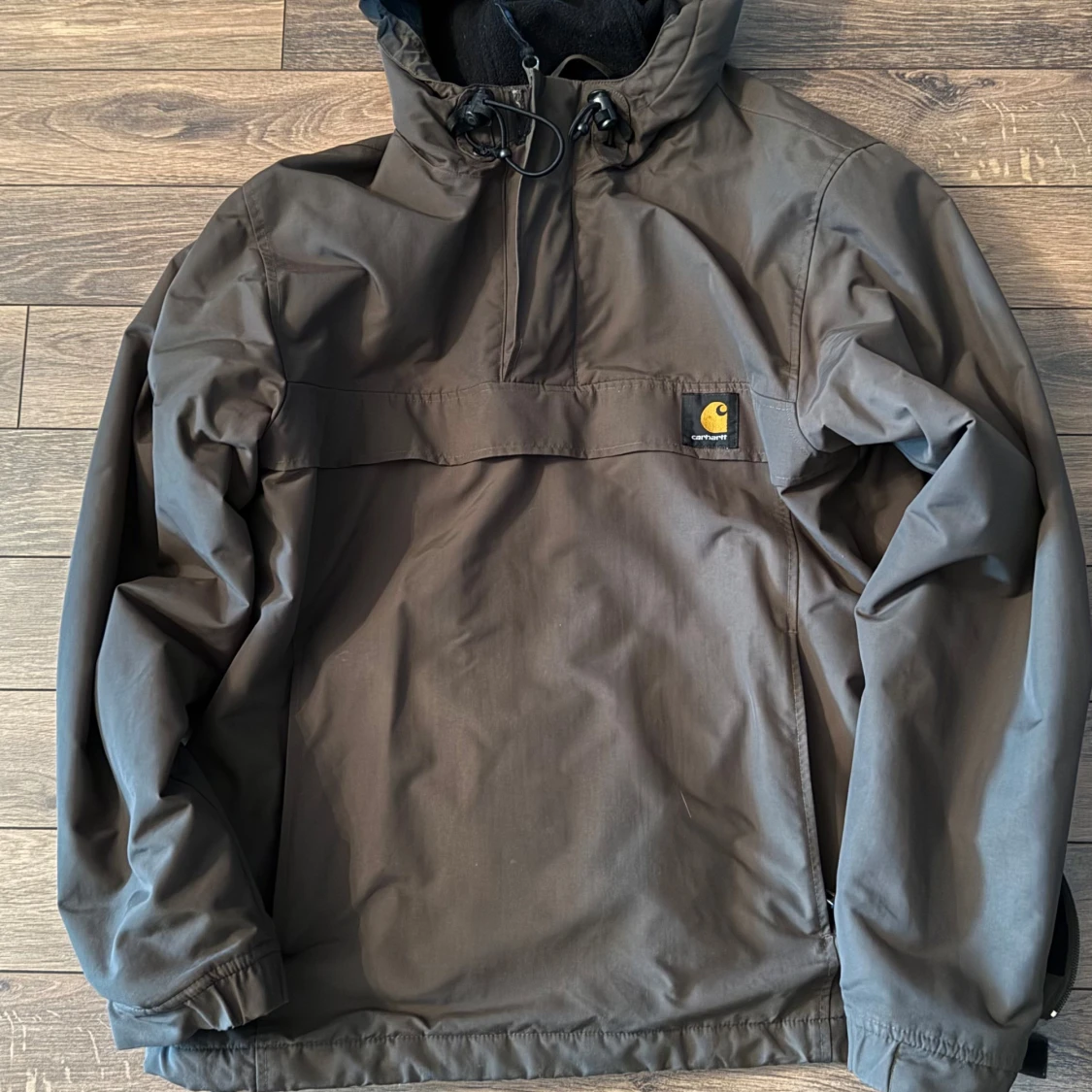 Mörkgrön Anorak från Carhartt | strl S