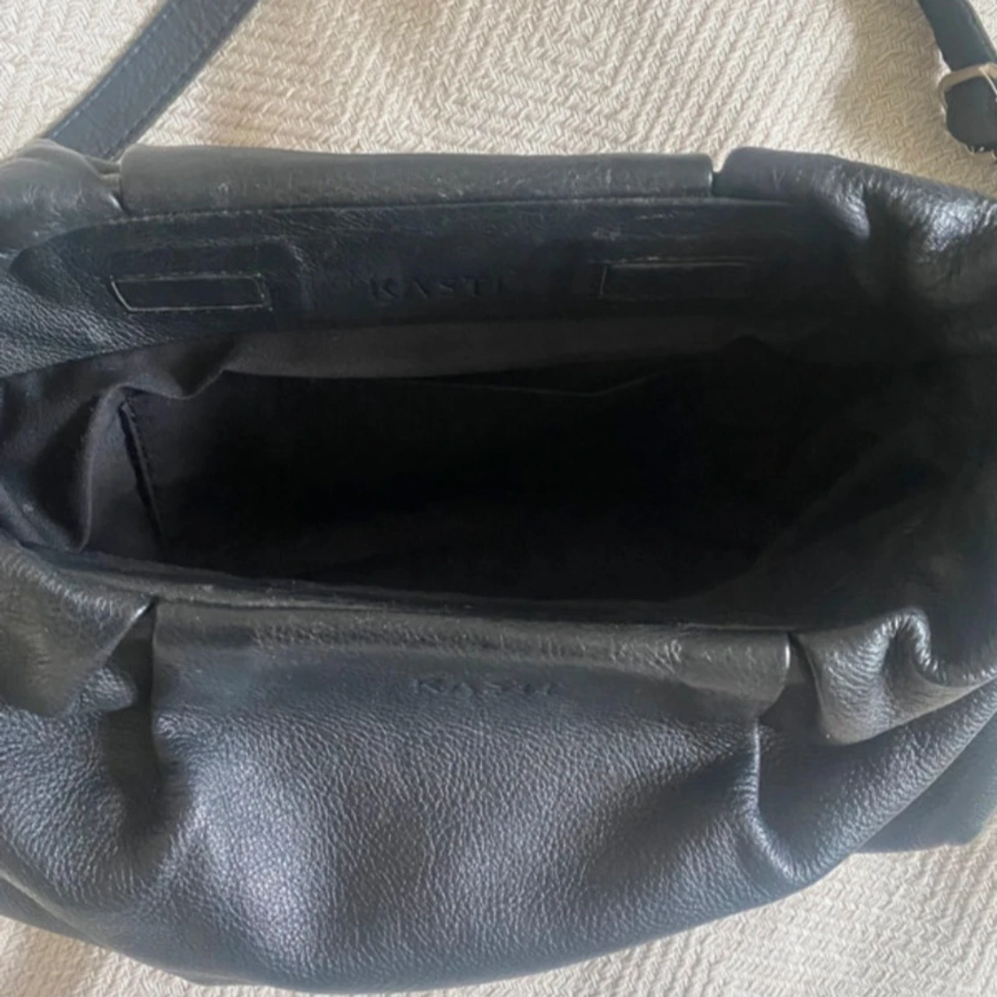 Säljer en svart KASTI väska  - 2