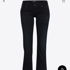 LTB jeans - Mörkblå/svarta jeans från LTB😍😍 som är slutsålda på hemsidan. I modellen valerie. De är Low waist o såå fina. Hör av dig för fler bilder eller vid frågor💕