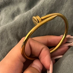 Armband - Armband köpt för ca 550 kr, därav högt pris🥰knappt använd och inga skador